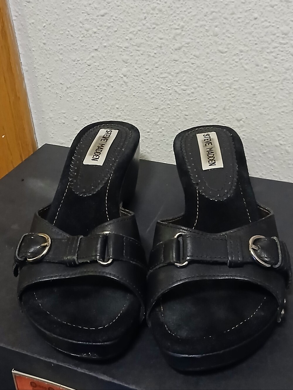 Steve Madden ELPASO Black Leather Studded Wedge Sandals Size 6B